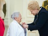 Dalia Grybauskaitė įteikė valstybinius apdovanojimus daugiavaikėms motinoms