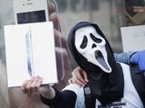 „iPad“ gerbėjai šturmuoja parduotuves