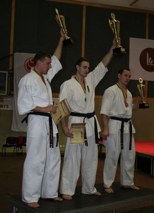 Svorio kategorijos iki 90 kg prizininkai: D.Aleksandrovas, M.Pavilionis ir A.Jakštas