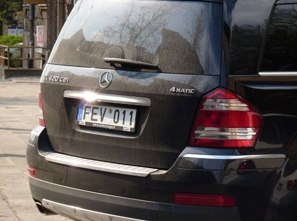 Gazas.lt skaitytojo Pauliaus nuotr./&bdquo;Mercedes-Benz GL&ldquo; Rotundo/Pamėnkalnio g.