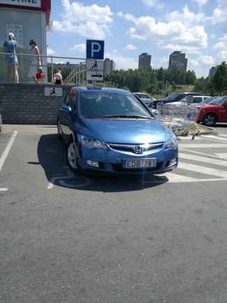 „Honda“ neįgaliųjų vietoje