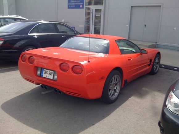 15min.lt skaitytojo nuotr./„Chevrolet Corvette“ prie prekybos centro