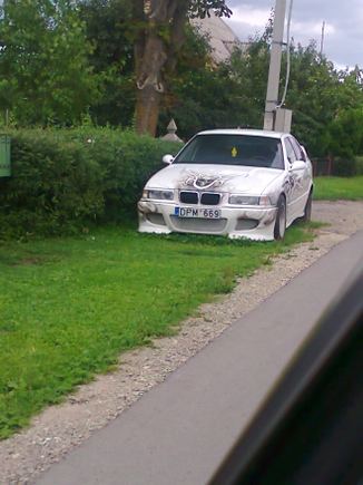 BMW ant žolytės