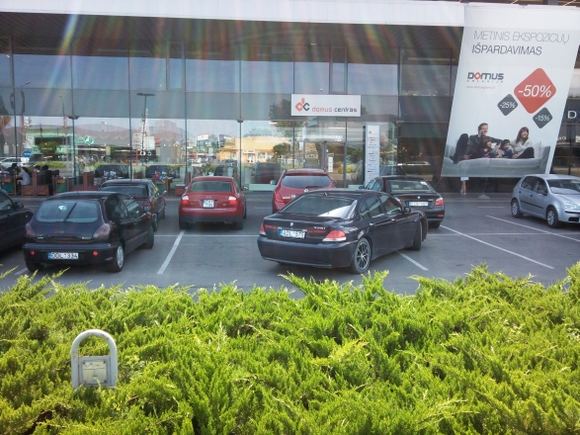 BMW per tris vietas
