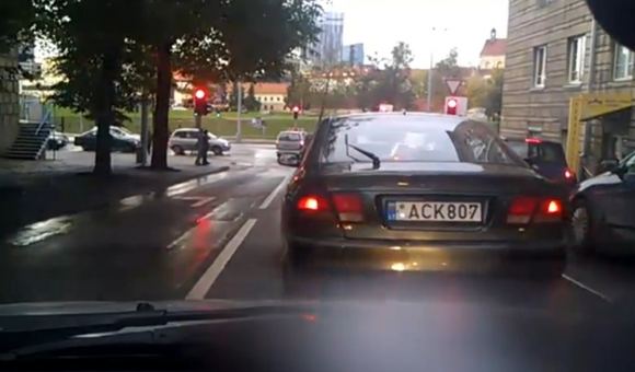 „Opel Sintra“ sankryžoje