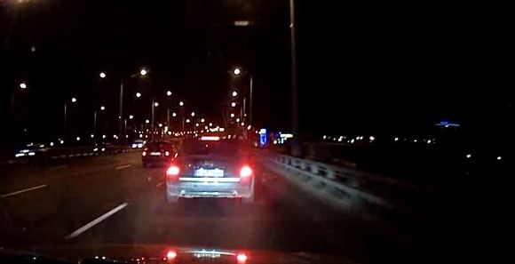 Staigiai stabdanti „Audi“