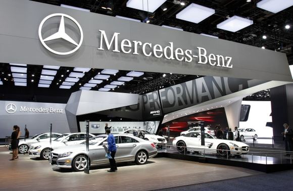 „Mercedes-Benz“ stendas