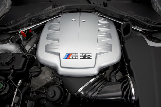 2007: M3 žengia į V8 klasę