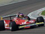 Jacques Villeneuve'as tėvo atminimui vairuoja jo bolidą