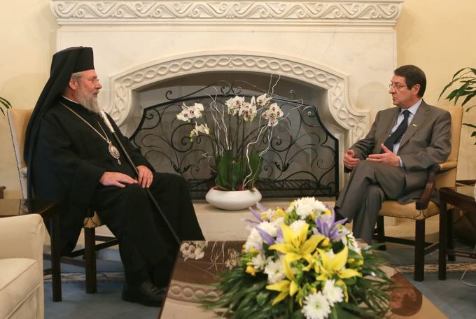 Kipro prezidentas Nikas Anastasiadis ir arkivyskupas Chrizostomas II
