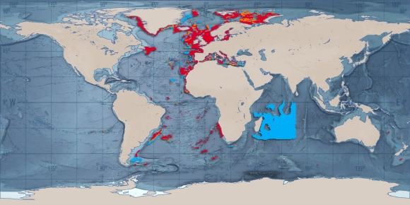 Raudona spalva pažymėtos stipriai žvejybos pramonės paveiktos teritorijos (WWF)