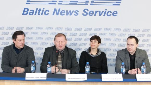 http://www.15min.lt/images/photos/616277/big/1328186286fbua234933.jpg