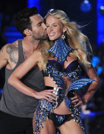 Adamas Levine'as ir Anne V