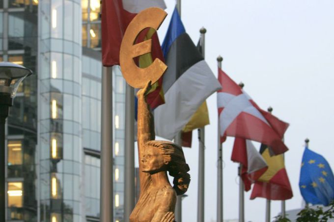Statula prie Europos parlamento Briuselyje