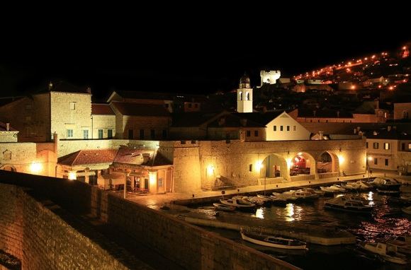 123rf.com nuotr./Dubrovnikas naktį.