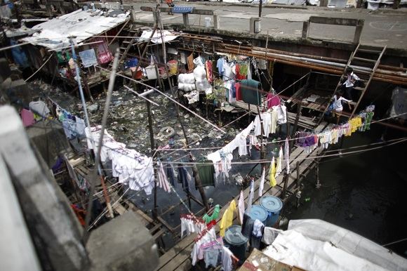 „Reuters“/„Scanpix“ nuotr./Manilos lūšnynai labai skiriasi nuo centro