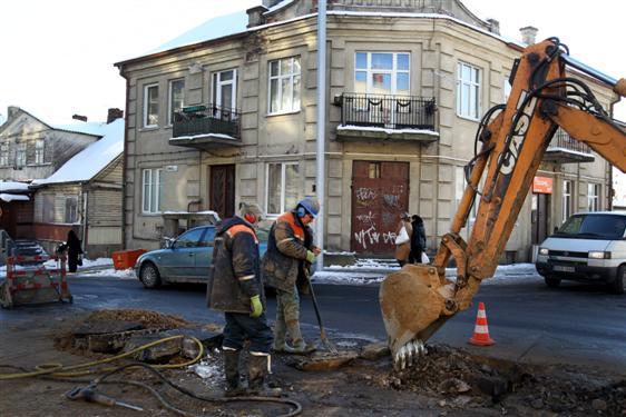 Žemaičių gatvėje trūko vandentiekio vamzdis