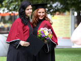 Absolventai Kaune džiaugiasi gautais diplomais