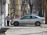 Ant šaligatvio Kaune paliktas automobilis